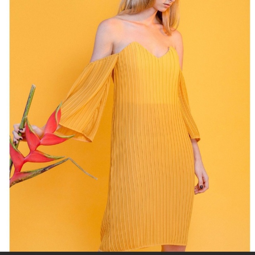 Elliatt Marigold Pleated Dress - Medium